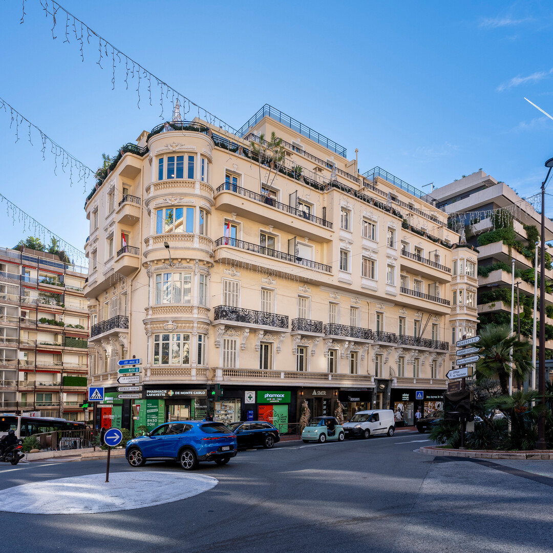 Exclusif - Carré d'Or - Le Winter Palace - Duplex penthouse à rénover