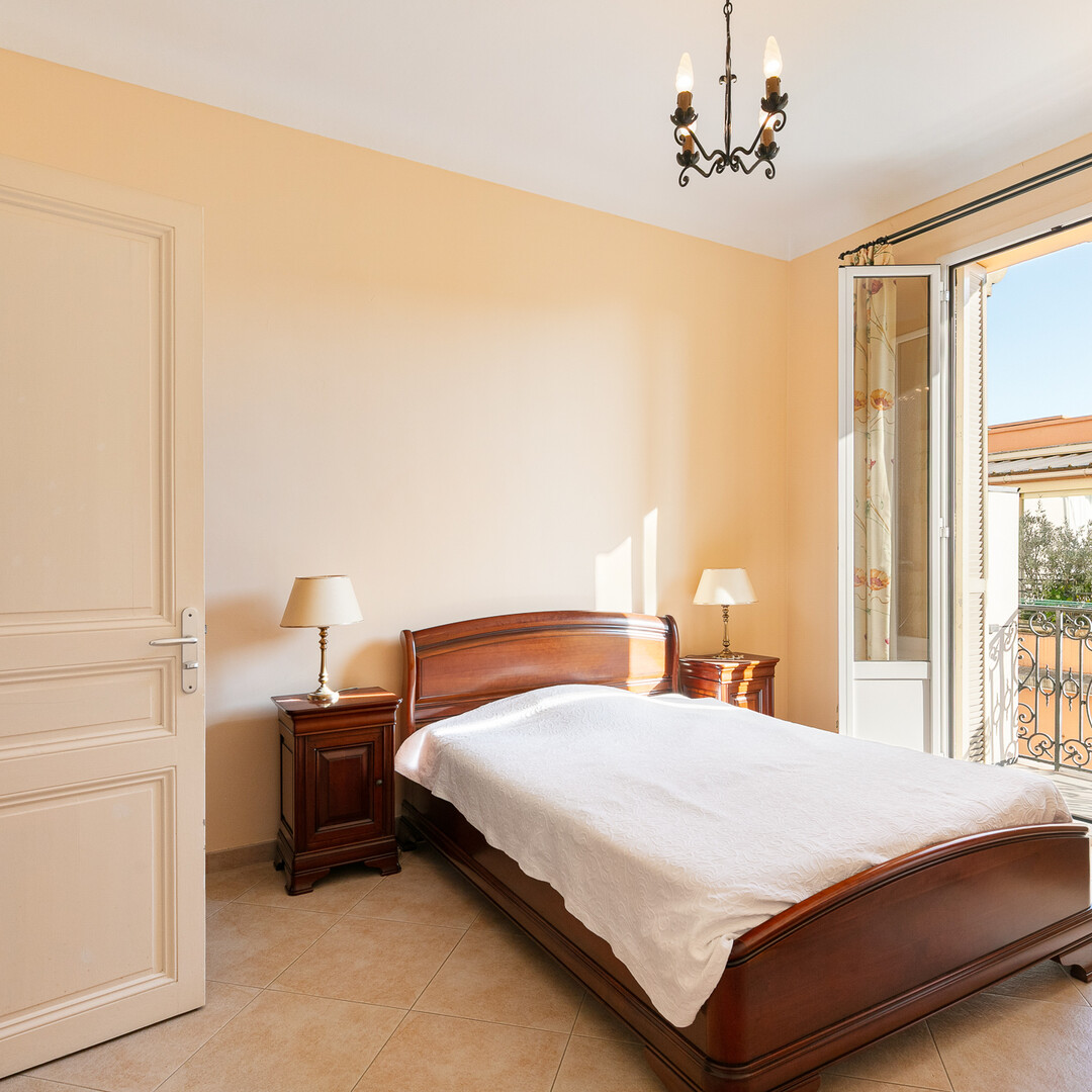 Vente 4 pièces lumineux avec balcons – immeuble bourgeois sous loi 1235