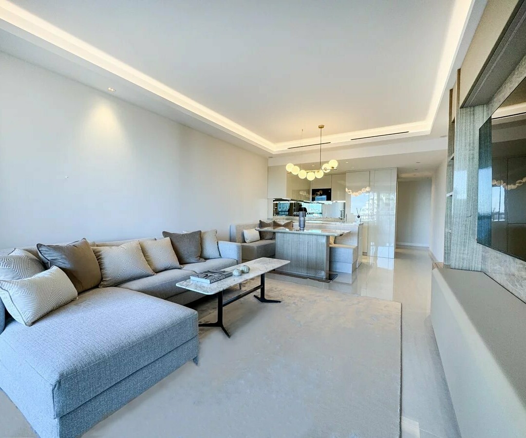 Mandat exclusif – Appartement de luxe rénové avec soin et vue sur la mer