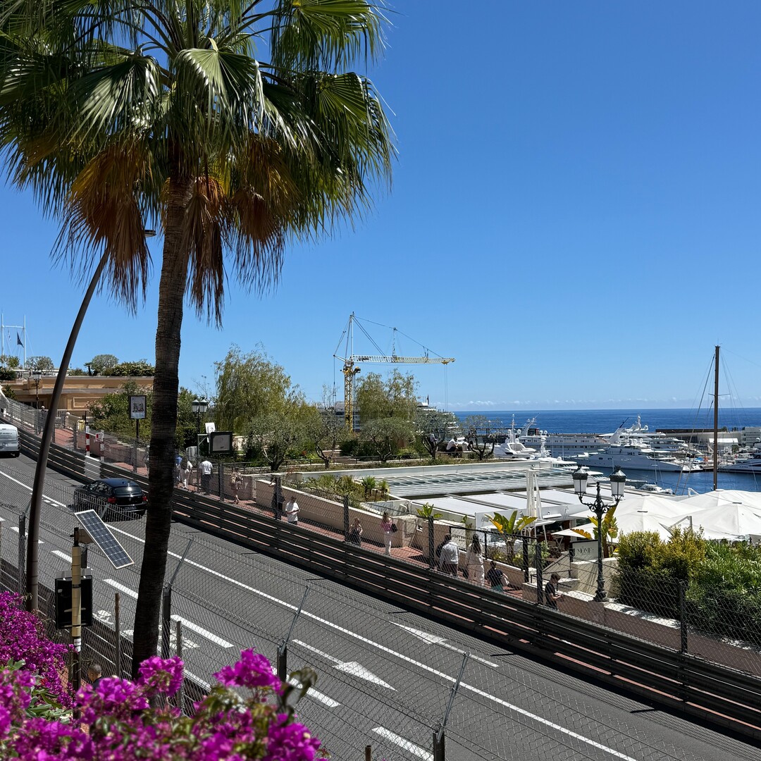 Vie de luxe surplombant le port de Monaco