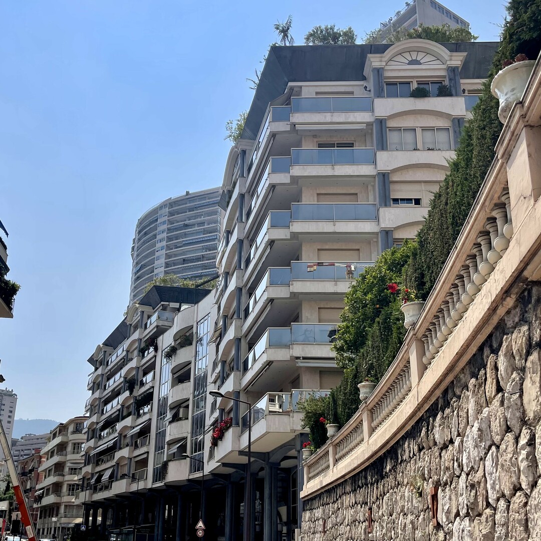 PARKING DANS RESIDENCE MODERNE