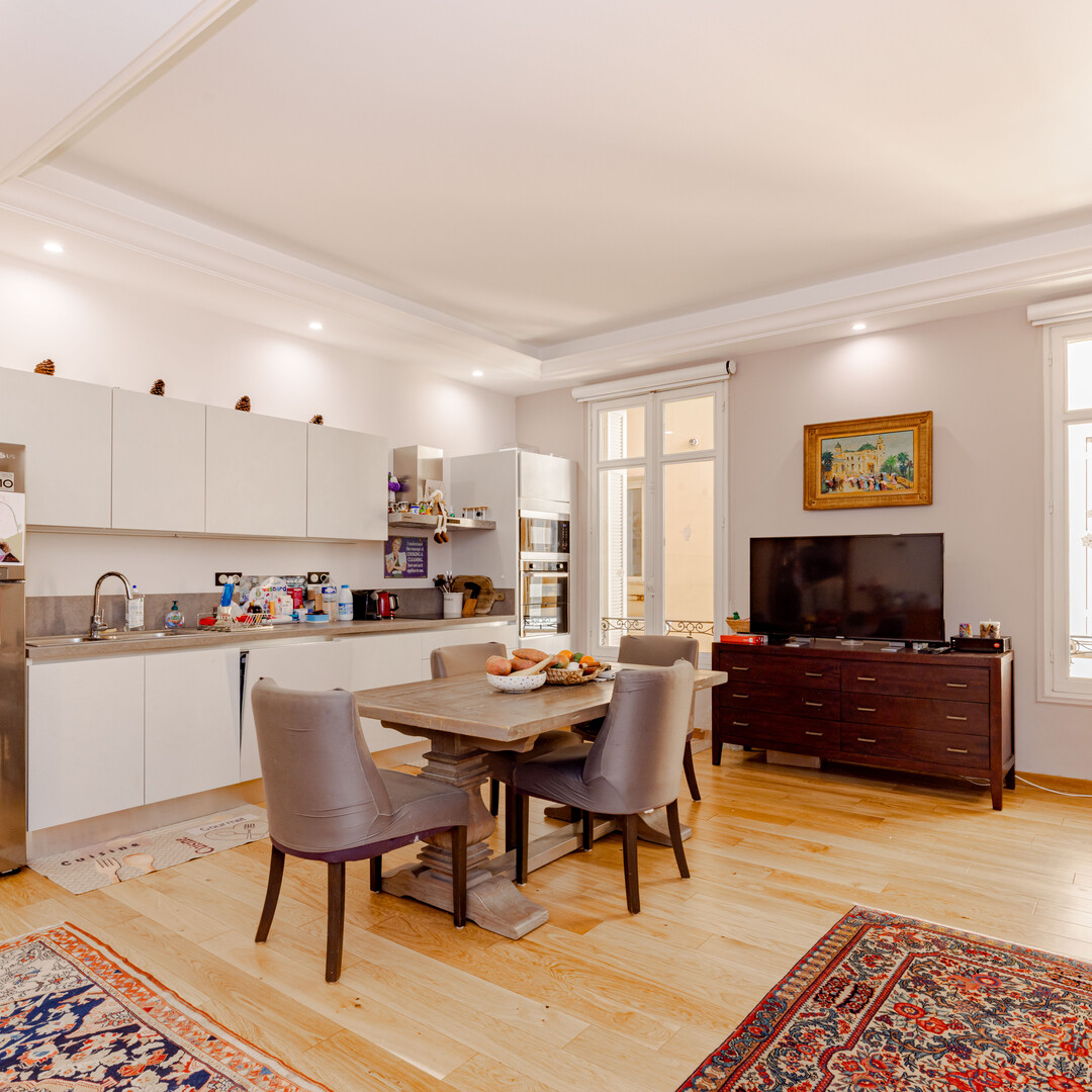GRAND 3 PIECES AVEC PARKING CENTRAL