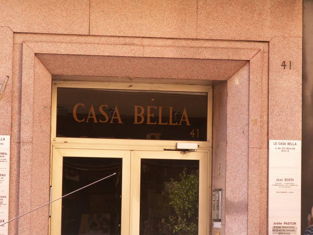 Sole Agent – High-end renovated luxury apartment with sea view